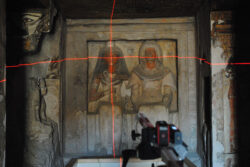 Davi Duarte detecta alineación solar en estatua funeraria femenina del Antiguo Egipto