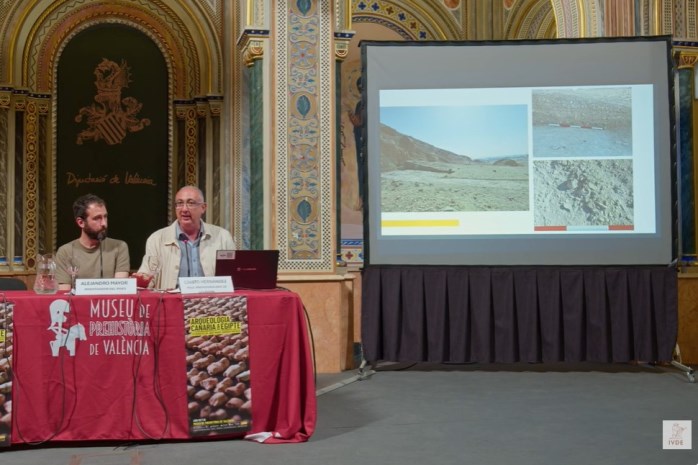 Audio y video de la conferencia Las piedras del desierto. Gestión de los recursos líticos en el Wadi Hatasun