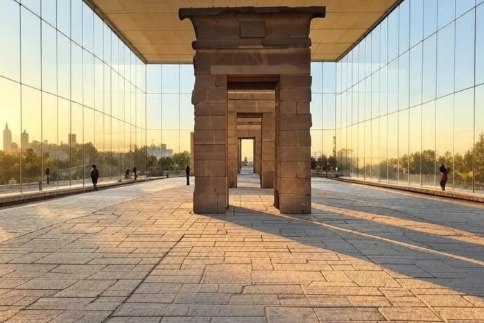 Chaparrón de críticas y reproches al Ayuntamiento de Madrid en redes por no cubrir el templo de Debod