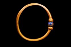 Desaparición de una pulsera del Museo Egipcio en Tahrir: dos historias encadenadas