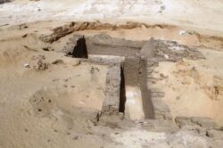 Descubiertas dos tumbas del Período Arcaico y nuevos enterramientos en Gebel el-Teir (Minya)