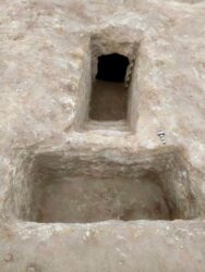 Descubrimiento de varias tumbas y restos de un campamento romano en Tell el-Yahudiya