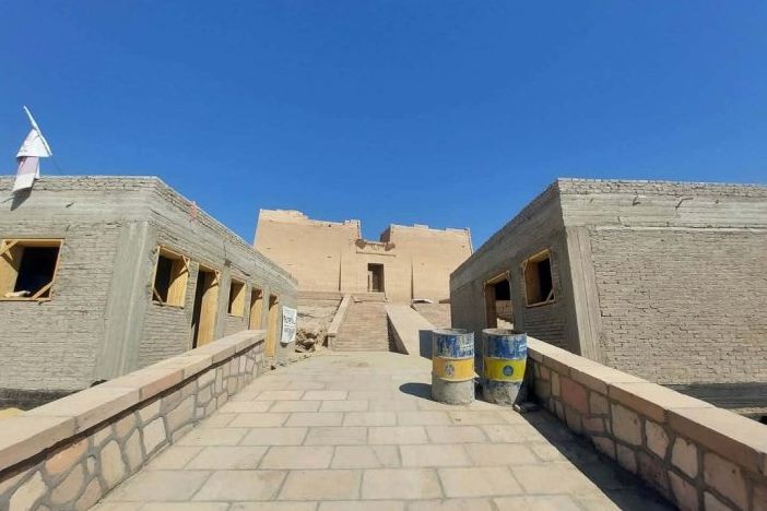 Egipto ordena demoler y modificar construcciones frente al templo de Kalabsha en Asuán tras la polémica