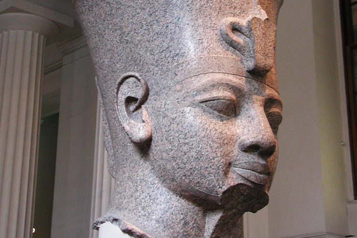 El faraón Amenhotep III y su lucha por mantener a Egipto en la cima