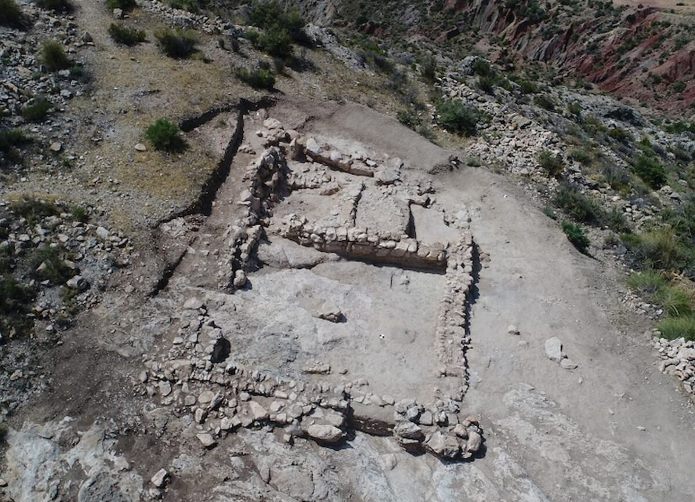 Encuentran raros ornamentos de vidrio de Egipto anteriores a la colonización fenicia en yacimientos de Alicante y Albacete