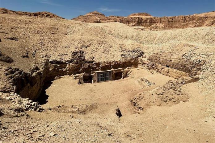 Identificado el nombre y títulos del propietario de la tumba Kampp 23 en Luxor