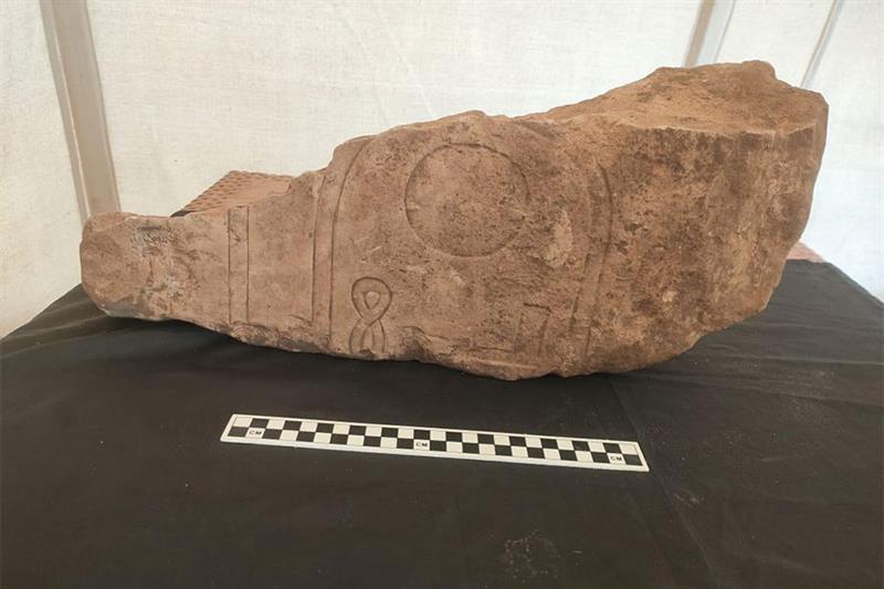 La misión egipcio-china descubre nuevas pistas sobre el templo del rey Apries en Mit Rahina.