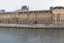 Nuevo golpe al Museo del Louvre: cientos de obras dañadas por una inundación en la biblioteca de antigüedades egipcias