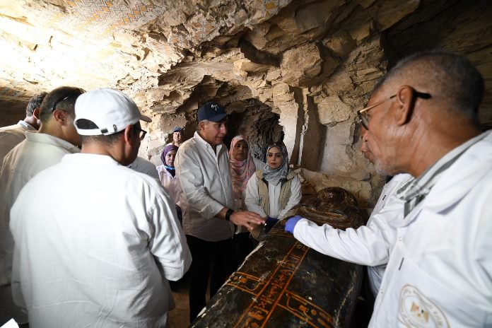 Nuevos hallazgos arqueológicos en Luxor revelan ataúdes intactos, tumbas inéditas y momias animales en Draa Abu el-Naga