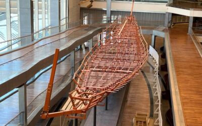 Restauradas y colocadas 16 piezas de madera de la segunda barca de Keops en el Gran Museo Egipcio