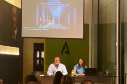 Video de la conferencia los harenes reales durante el Reino Nuevo en Egipto de Martina Bardinova